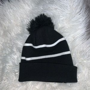 NWOT stripped beanie! 🦋